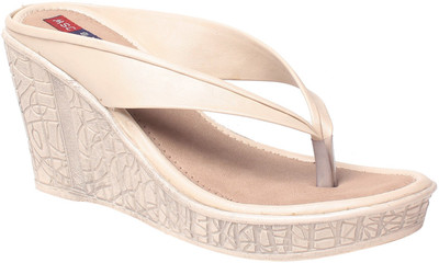 

MSC Women Cream Wedges