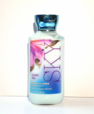 

Bath & Body Works Violet Lily Sky Lotion 8 Ounce Full Size(236 ml)