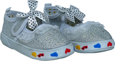 

Arete Girls Velcro Ballerinas(Silver
