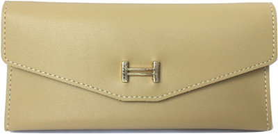 

Regiis Casual Cream Clutch
