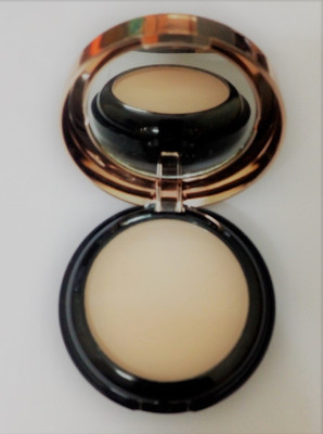 

Kiss Beauty Studio Fix Compact Powder for Flawless Skin, pack of 24g Compact(Brown)
