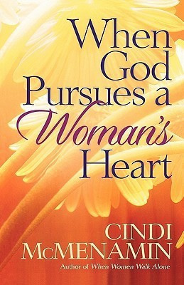 When God Pursues a Woman's Heart(English, Paperback, McMenamin Cindi)