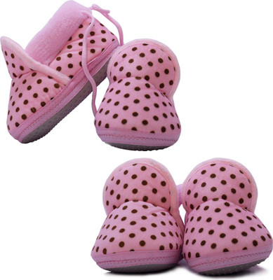 

Satylon Polka Dot Print (Pack of 2) Baby Booties(Toe to Heel Length - 17 cm Pink)