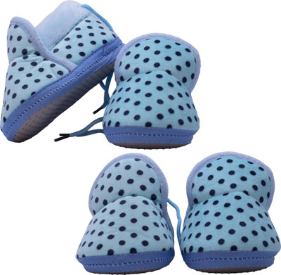 

Satylon Polka Dot Print (Pack of 2) Baby Booties(Toe to Heel Length - 17 cm Blue)