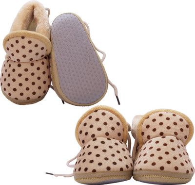

Satylon Polka Dot Print (Pack of 2) Baby Booties(Toe to Heel Length - 15 cm Brown)