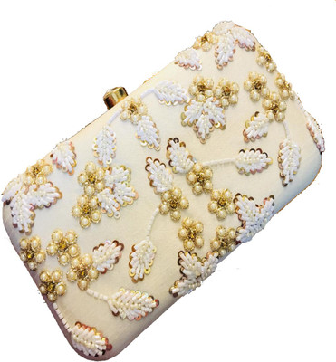 

Craftbazaar Party White Clutch