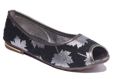 

Khadim's Girls Slip on Ballerinas(Black