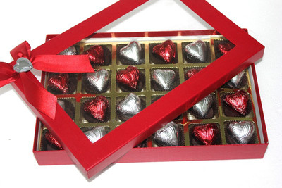 

Zoroy Luxury Chocolate Valentines day 24 Milk Chocolate Hearts box Fudges(240 g)