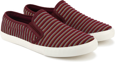 

United Colors of Benetton Boys & Girls Slip on Sneakers(Maroon, 902