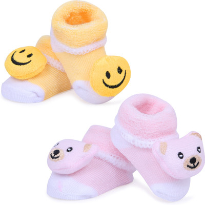 

ALEMKIP Born Baby Assorted Colour Smiley And Cat Face Print Socks/Shoes - 2 pcs In One Pack Booties(Toe to Heel Length - 2 cm Multicolor)