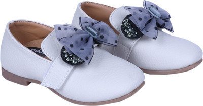

FEETWELL Girls Velcro Ballerinas(Beige
