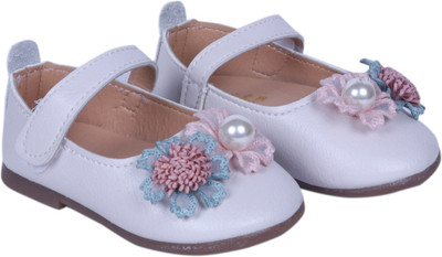 

FEETWELL Girls Velcro Ballerinas(Beige