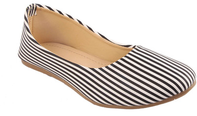 

NIRA Girls Slip on Jutis(Black, Black;white