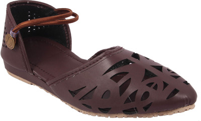 

G T fashions Girls Slip on Jutis(Brown
