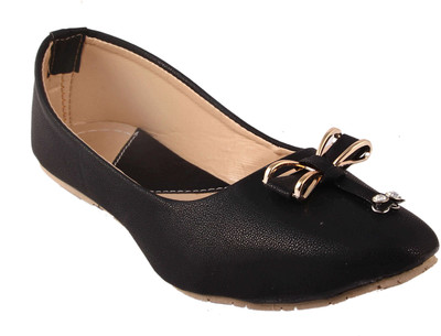 

G T fashions Girls Slip on Jutis(Black, Black;gold