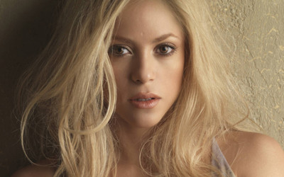 

Akhuratha Shakira Fine Quality Wall Poster Paper Print(12 inch X 18 inch, Rolled)