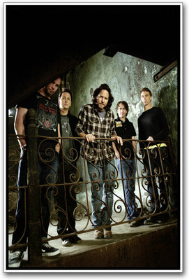 

Akhuratha Pearl Jam Fine Quality Wall Poster Paper Print(12 inch X 18 inch, Rolled)
