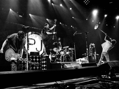

Akhuratha Pearl Jam Fine Quality Wall Poster Paper Print(12 inch X 18 inch, Rolled)