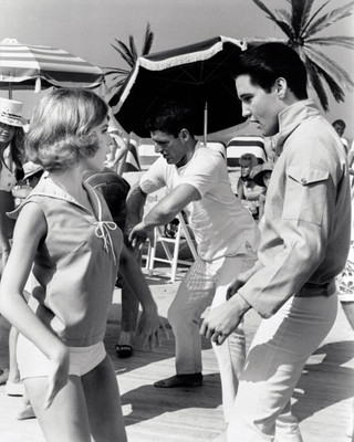 

Akhuratha Elvis Presley Fine Quality Wall Poster Paper Print(12 inch X 18 inch, Rolled)