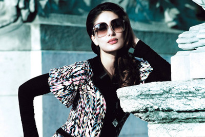 

Aabhaas Kareena Kapoor Wall Poster Fine Art Print(12 inch X 18 inch, Rolled)