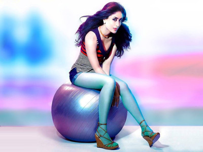 

Aabhaas Kareena Kapoor Wall Poster Fine Art Print(12 inch X 18 inch, Rolled)