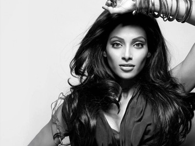 

Aabhaas Bipasha Basu Wall Poster Fine Art Print(12 inch X 18 inch, Rolled)