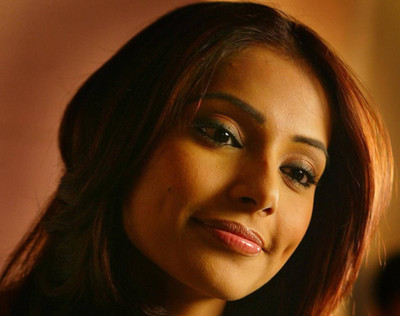 

Aabhaas Bipasha Basu Wall Poster Fine Art Print(12 inch X 18 inch, Rolled)