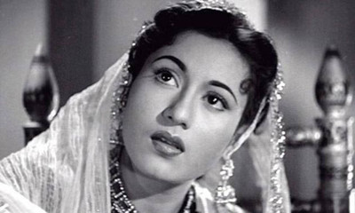 

Aabhaas Madhubala Wall Poster Fine Art Print(12 inch X 18 inch, Rolled)