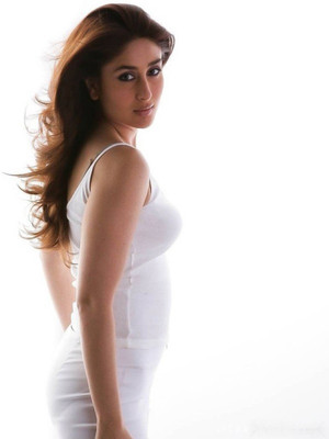 

Aabhaas Kareena Kapoor Wall Poster Fine Art Print(12 inch X 18 inch, Rolled)