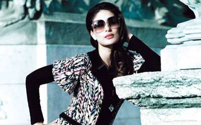 

Aabhaas Kareena Kapoor Wall Poster Fine Art Print(12 inch X 18 inch, Rolled)