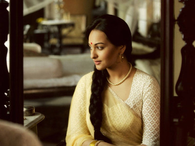 

Aabhaas Sonakshi Sinha Wall Poster Fine Art Print(12 inch X 18 inch, Rolled)