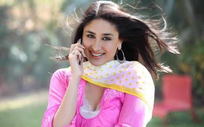 

Aabhaas Kareena Kapoor Wall Poster Fine Art Print(12 inch X 18 inch, Rolled)