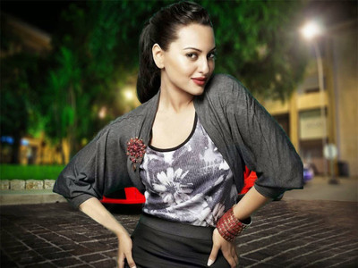 

Aabhaas Sonakshi Sinha Wall Poster Fine Art Print(12 inch X 18 inch, Rolled)