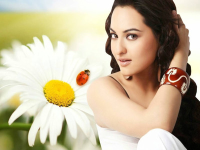 

Aabhaas Sonakshi Sinha Wall Poster Fine Art Print(12 inch X 18 inch, Rolled)