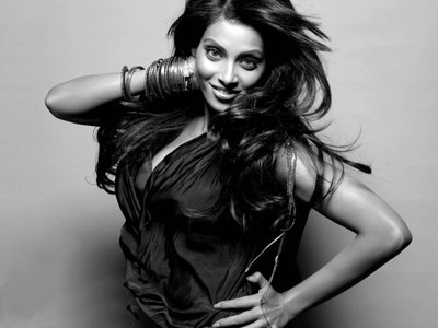 

Aabhaas Bipasha Basu Wall Poster Fine Art Print(12 inch X 18 inch, Rolled)