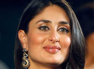 

Aabhaas Kareena Kapoor Wall Poster Fine Art Print(12 inch X 18 inch, Rolled)