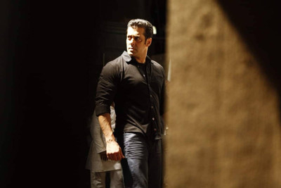 

Aabhaas Salman Khan Wall Poster Fine Art Print(12 inch X 18 inch, Rolled)