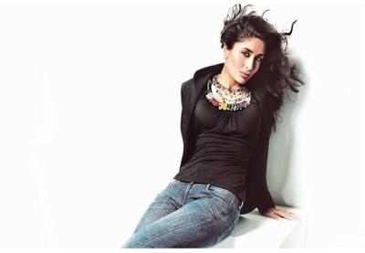 

Aabhaas Kareena Kapoor Wall Poster Fine Art Print(12 inch X 18 inch, Rolled)