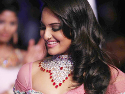 

Aabhaas Sonakshi Sinha Wall Poster Fine Art Print(12 inch X 18 inch, Rolled)