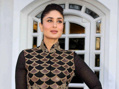 

Aabhaas Kareena Kapoor Wall Poster Fine Art Print(12 inch X 18 inch, Rolled)
