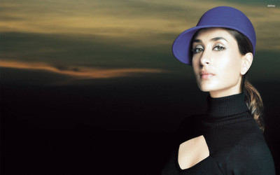 

Aabhaas Kareena Kapoor Wall Poster Fine Art Print(12 inch X 18 inch, Rolled)