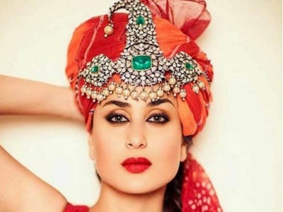 

Aabhaas Kareena Kapoor Wall Poster Fine Art Print(12 inch X 18 inch, Rolled)