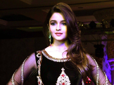

Aabhaas Alia Bhatt Wall Poster Fine Art Print(12 inch X 18 inch, Rolled)