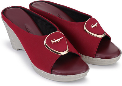

Rimboll Women Maroon Wedges