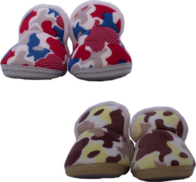 

Satylon Printed (Pack of 2) Baby Booties(Toe to Heel Length - 12 cm Multicolor)