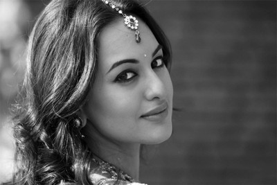 

Aabhaas Sonakshi Sinha Wall Poster Fine Art Print(12 inch X 18 inch, Rolled)