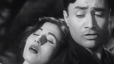 

Aabhaas Madhubala Wall Poster Fine Art Print(12 inch X 18 inch, Rolled)
