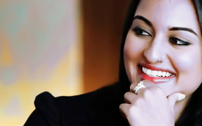 

Aabhaas Sonakshi Sinha Wall Poster Fine Art Print(12 inch X 18 inch, Rolled)