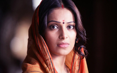 

Aabhaas Bipasha Basu Wall Poster Fine Art Print(12 inch X 18 inch, Rolled)
