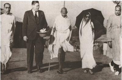 

Aabhaas Mahatma Gandhi Wall Poster Fine Art Print(12 inch X 18 inch, Rolled)